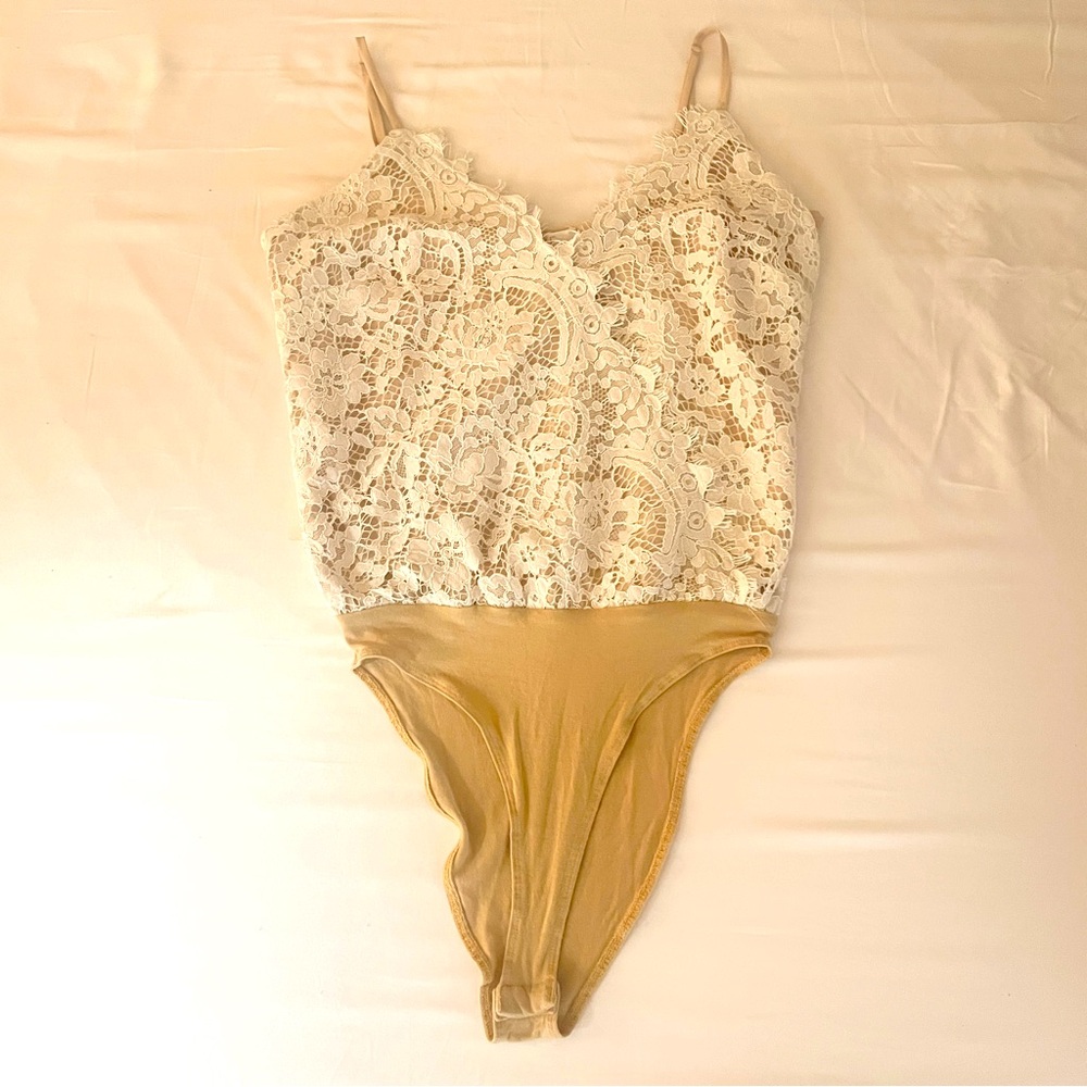WAYF Lace Bodysuit “Lizzie” style in White and Beige size XS - NWOT